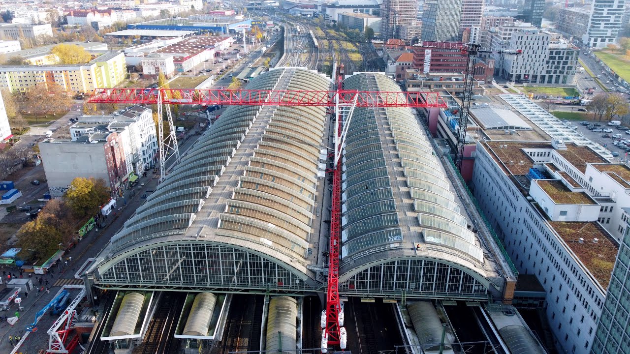 Special TEICHMANN gantry crane for roof renovation Berlin Ostbahnhof