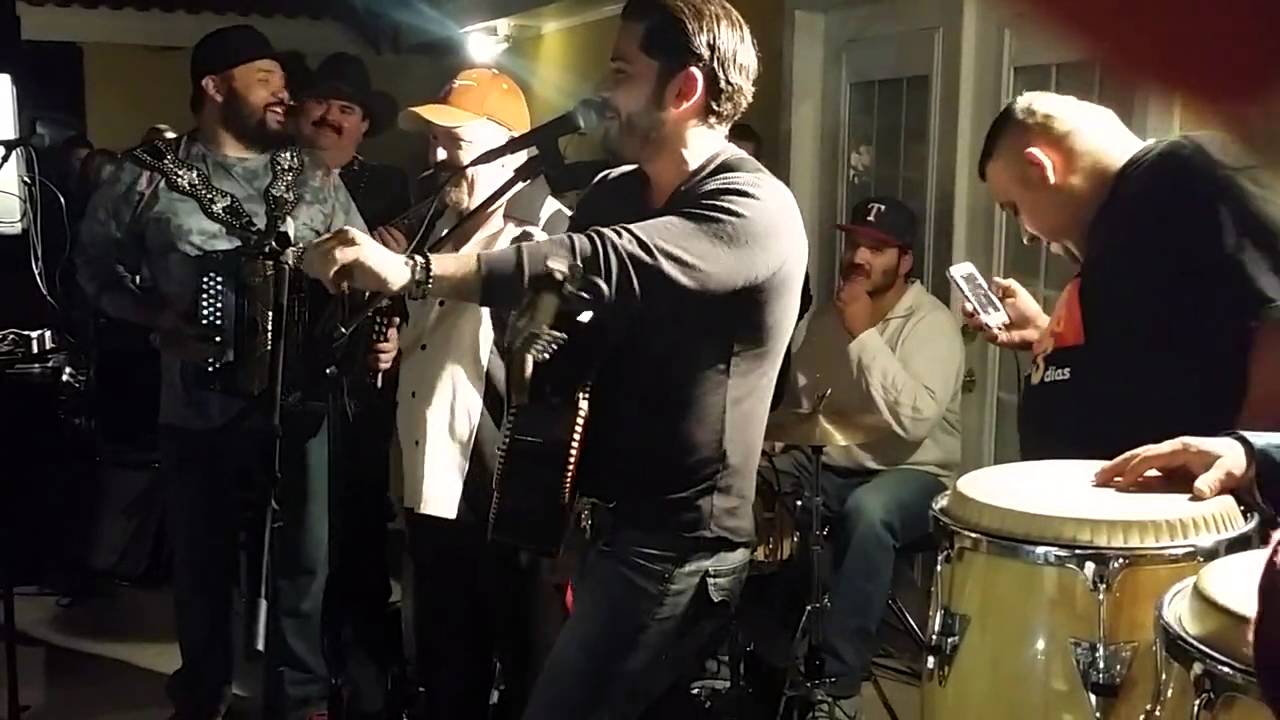 Hay unos ojos , Intocable y La Leyenda