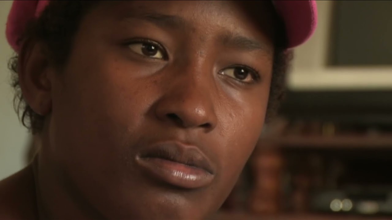 A 12 ans, Olga passe son temps avec des hommes
