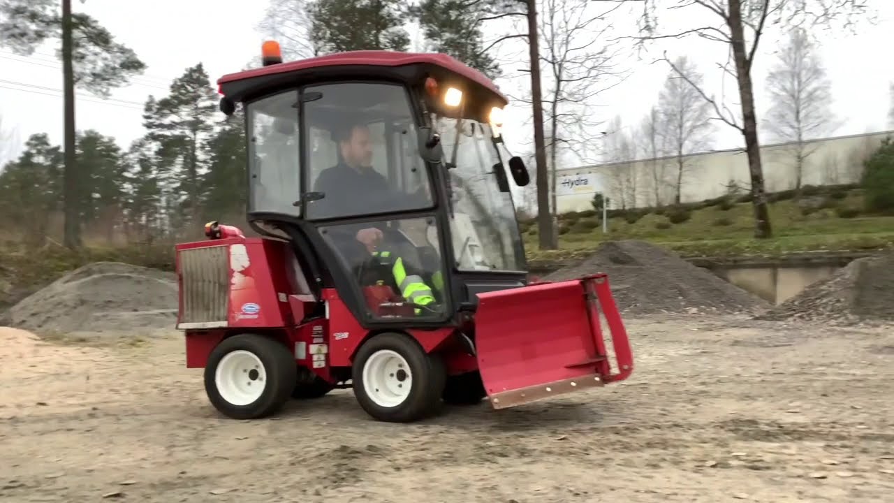 Köp Kompakttraktor Ventrac med redskap på Klaravik