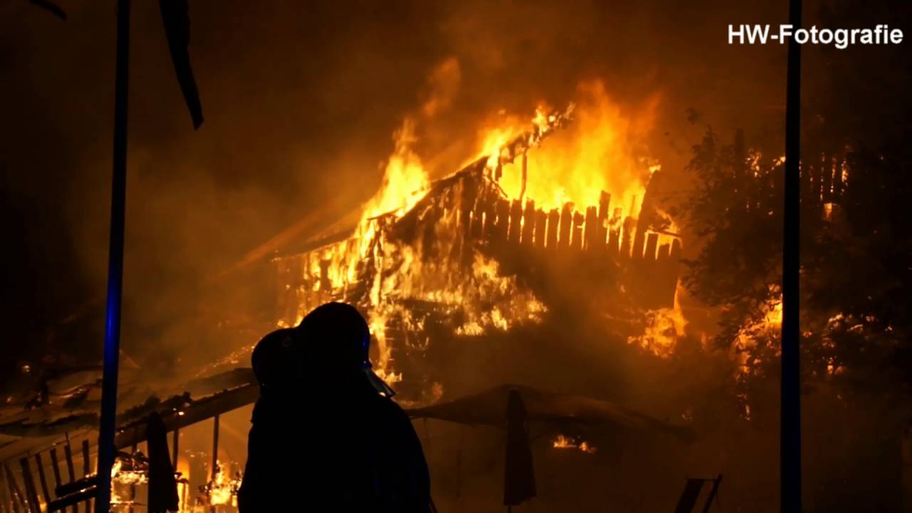 Grote brand verwoest botenloods in Giethoorn