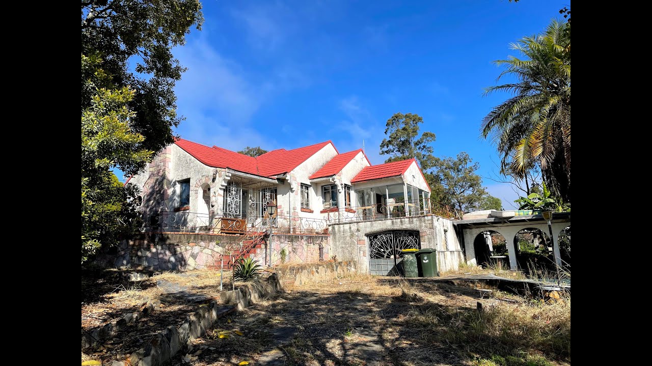 Abandoned House in Suburban Brisbane - Once a Stunner Now a Sad Neglected Mess..... 🚒