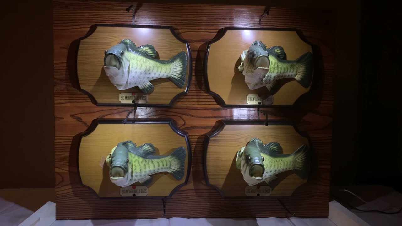 Big Mouth Billy Bass singing Bohemian Rhapsody Gemmy custom (flashing lights)