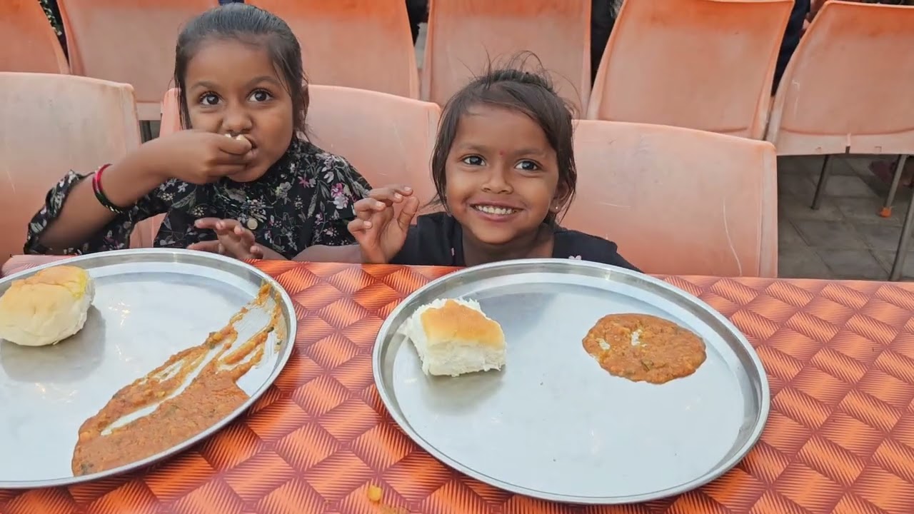 શ્રમજીવી બાળકોને ભાજીપાંઉનું ભોજન મોં ઉપર સ્મિત રેલાયું.