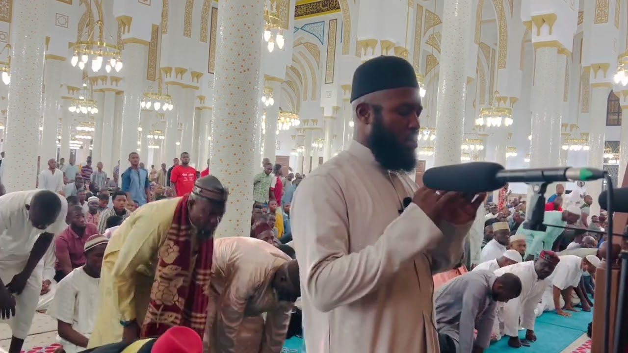 Prière de Taraweeh à la grande mosquée faysal de Conakry Cheikh Choukry Sylla