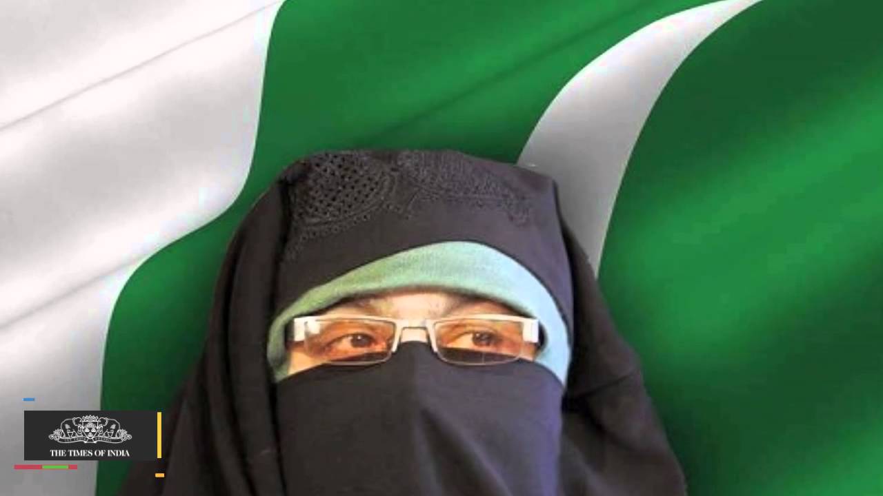 Pakistan's Flag | Dukhtaran-e-Millat Chief Asiya Andrabi Booked for Hoisting Pak Flag