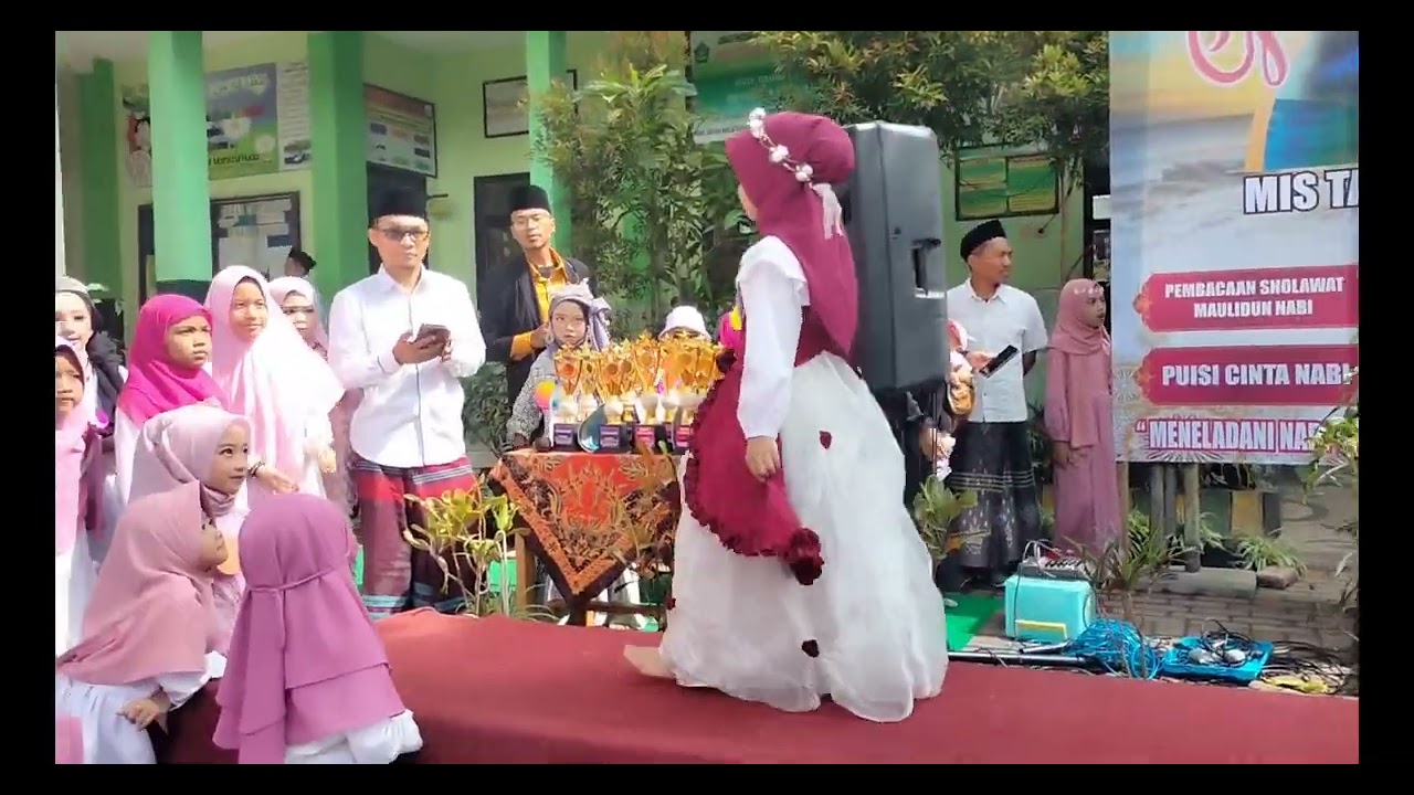 LOMBA FASHION SHOW KELAS 1,2,3 ||PERINGATAN MAULID NABI MUHAMMAD SAW