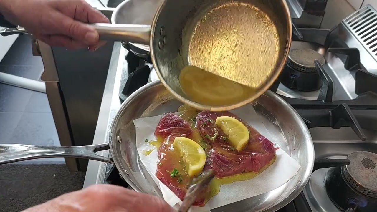Filet de Thon Rouge aux Epinards et Tomates cerises, basilic. persil oignons..