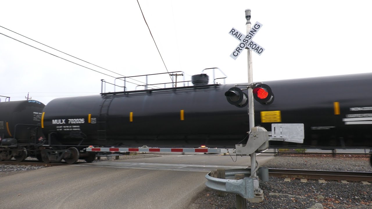 UP 8633 manifest west - Webb St. railroad crossing Loomis, CA