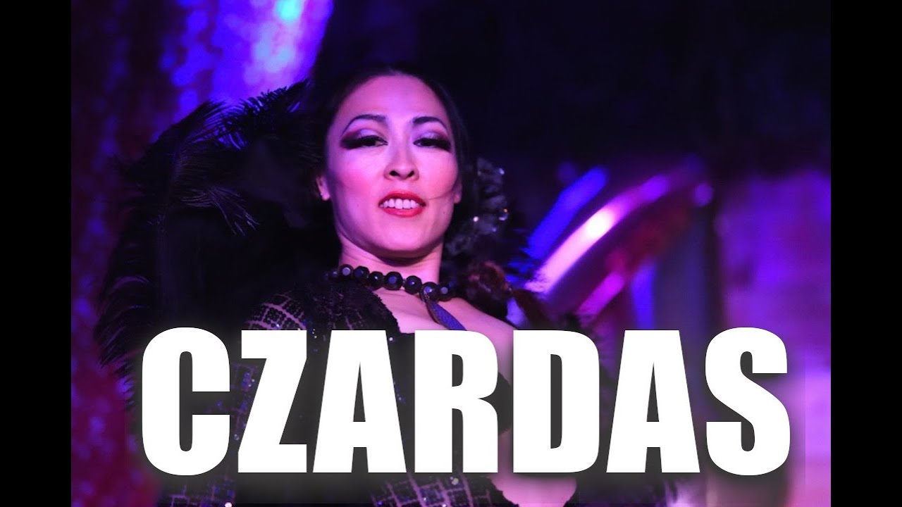 Belly dance in Czardas by MASH and Meg Mayya with feather fan, ベリーダンス、チャルダッシュ、メグマイヤ、MASH弦楽団、フェザーファン