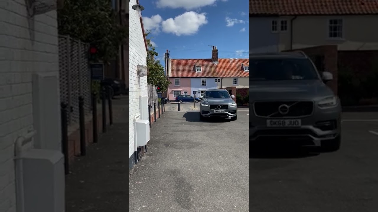 Swan Hotel, Southwold, Car Park Bollard - Fault