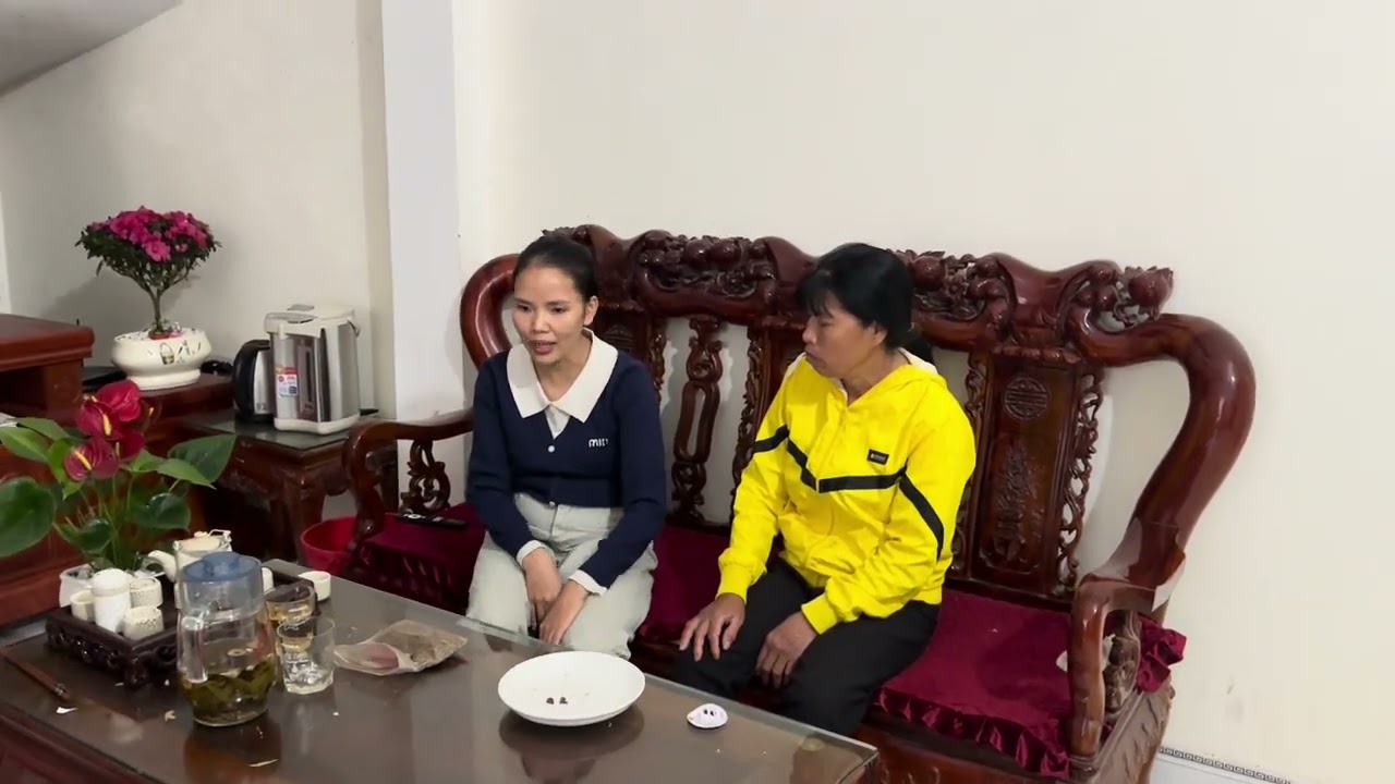 Biết vậy mu phương con sang nhà nham hoi han linh tinh. Bi nham đuổi về 