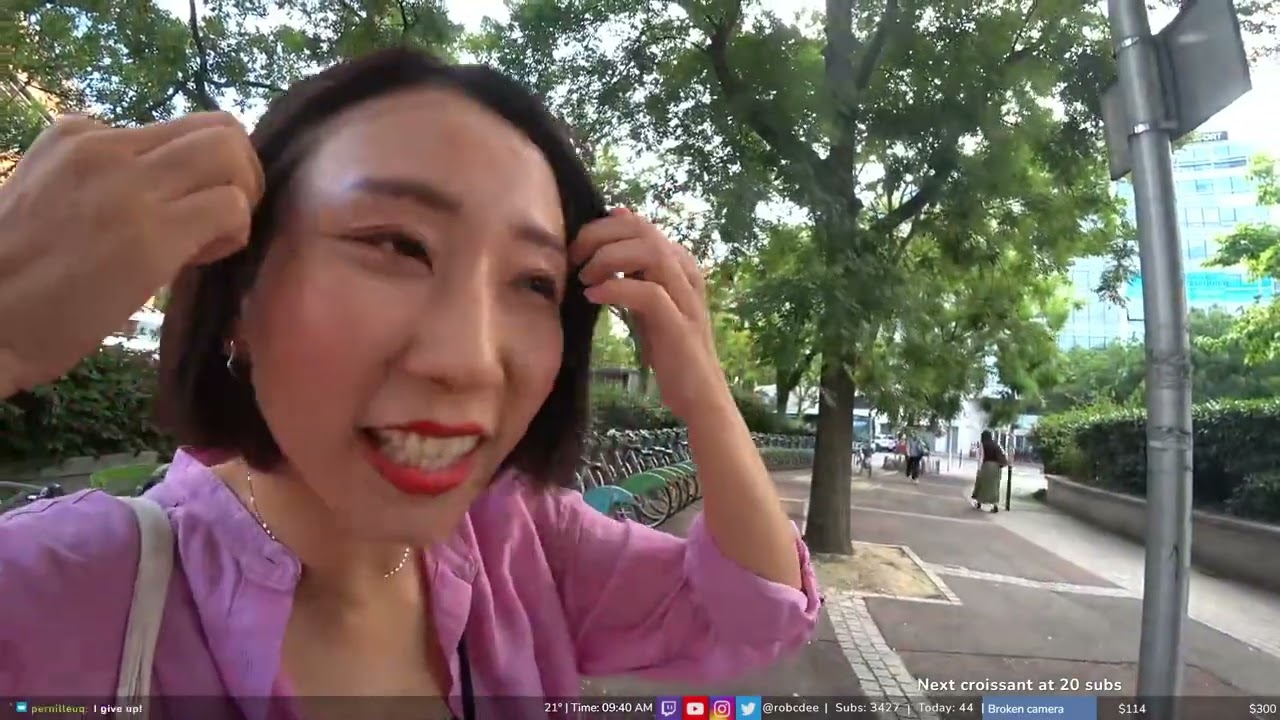 2023/07/07 - TwitchCon 2023 | Paris croissant and venue
