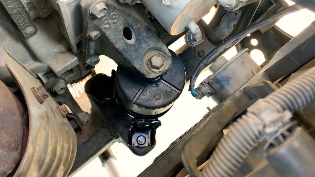 Como cambiar soporte de motor frontal en Toyota Camry 2007-2017 @El Chano Jose