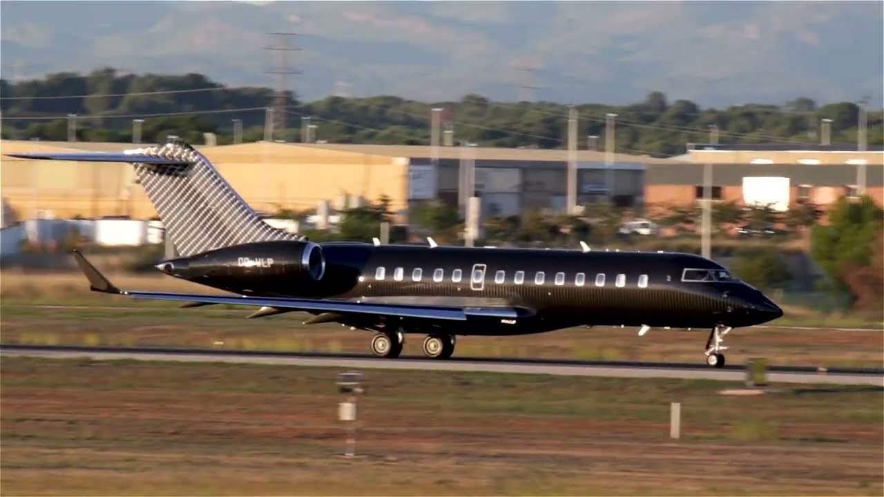 Plane spotting at Valencia 6-11-2022 - Moto GP private jet departures - [LEVC / VLC]