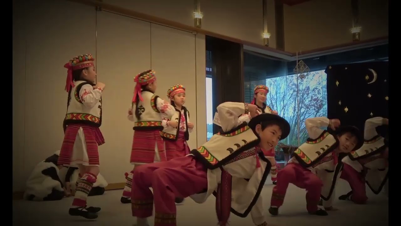 「ウクライナ クリスマス カフェ」　　　③  民族舞踊ダンス＆コンテンポラリーダンス