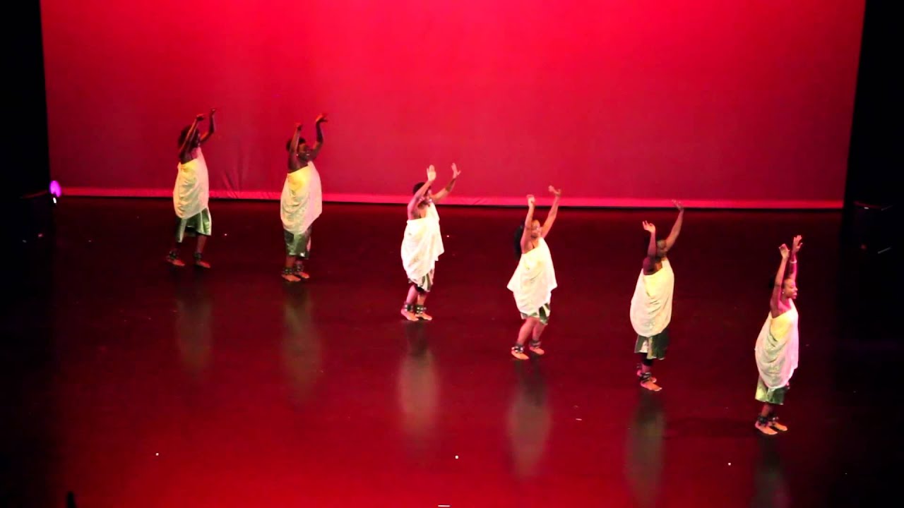 Ishaka : Belle Afrique  performing on Rwarugamba