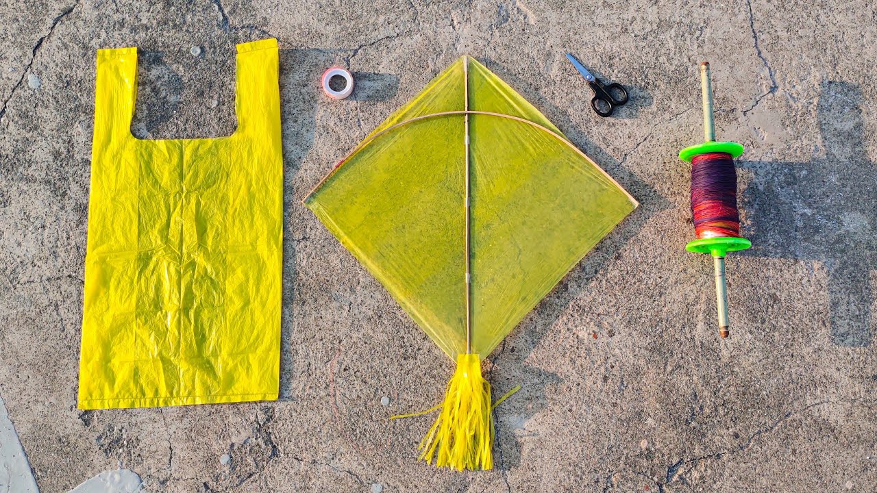सब्जी की थैली से पतंग बनाना सीखें बिल्कुल आसानी से | Polythene/Plastic Bag Kite Making at Home #kite