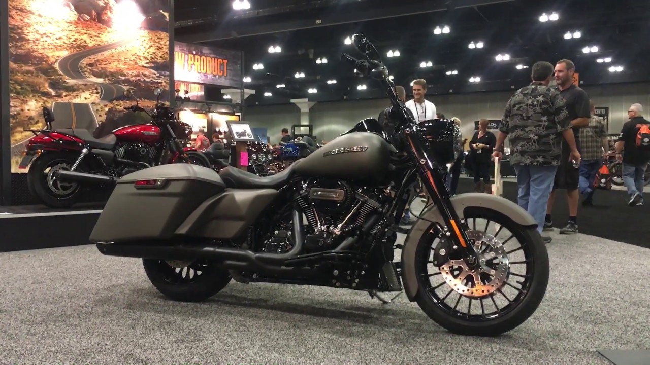 FLHRXS Road King Special 2018 all new Models Harley-Davidson Presentation in Los Angeles