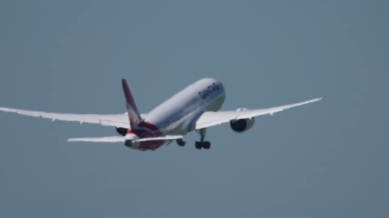 #planespotting at#brisbane international airport , arrivals/departures
