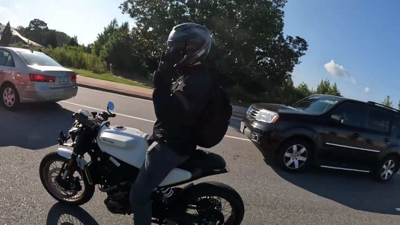 Riding with a buddy | Kawasaki Z500 and Vitpilen 401