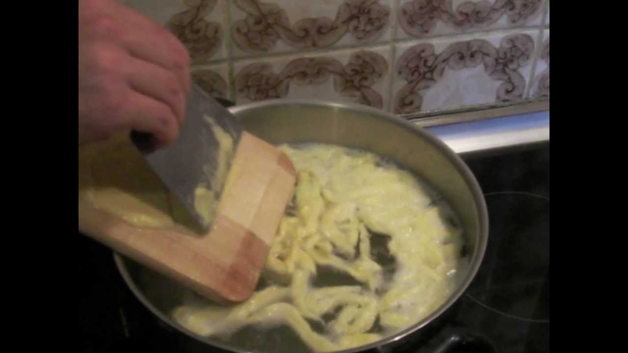 Spätzle selber machen (Teig+Spätzle schaben)