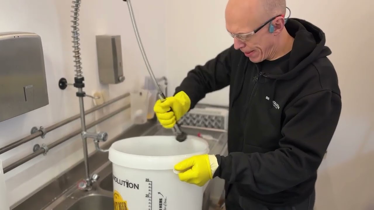 Cleaning of fermenter/bucket