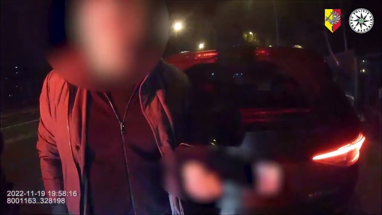 OPILÝ ŘIDIČ SE V PRAZE POKOUŠEL PODPLATIT POLICISTY