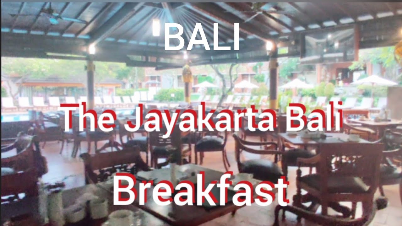 The Jayakarta Baliザ ジャヤカルタ バリ ホテルの 朝食をプールサイドのレストランで
