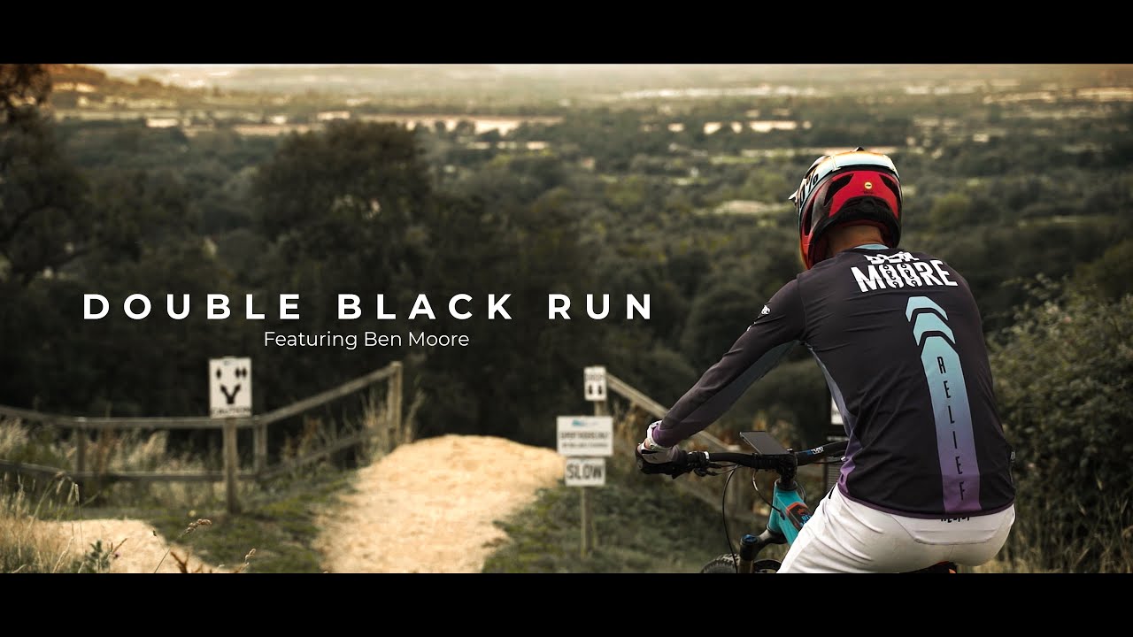 PROFESSIONAL DOWNHILL RIDER vs FLYUP DOUBLE BLACK LINE ft. Ben Moore