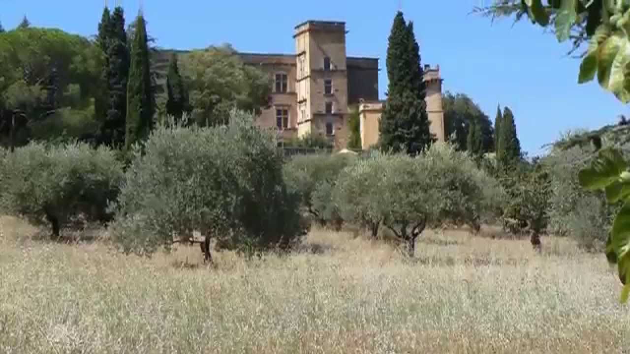 Le village de Lourmarin et son château (Vaucluse)