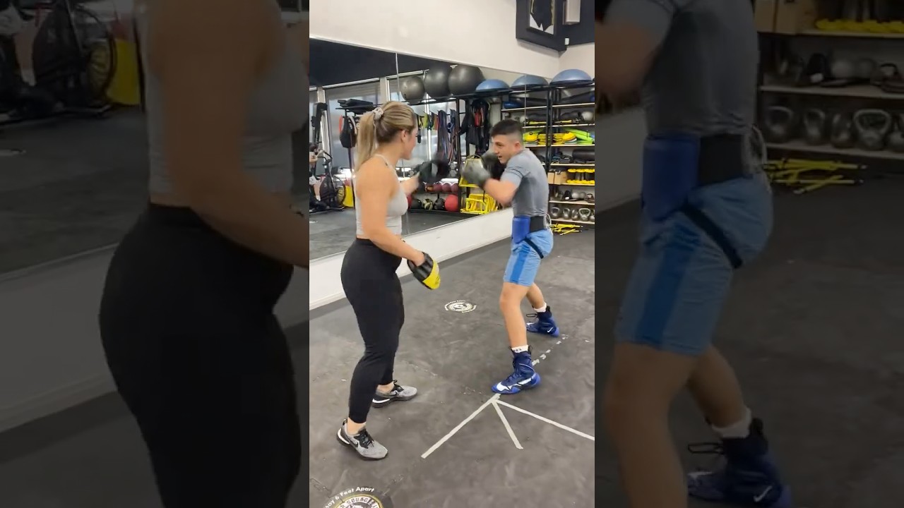 🥊 MITT QUEEN 👸 aka Ann Najjar Holding The Pads #Boxing #PadWork #Creed3