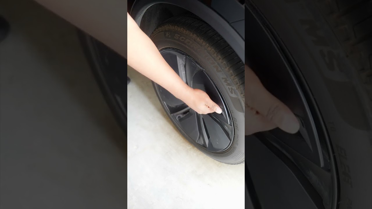 Как поменять колпаки на новой Tesla Model Y Juniper