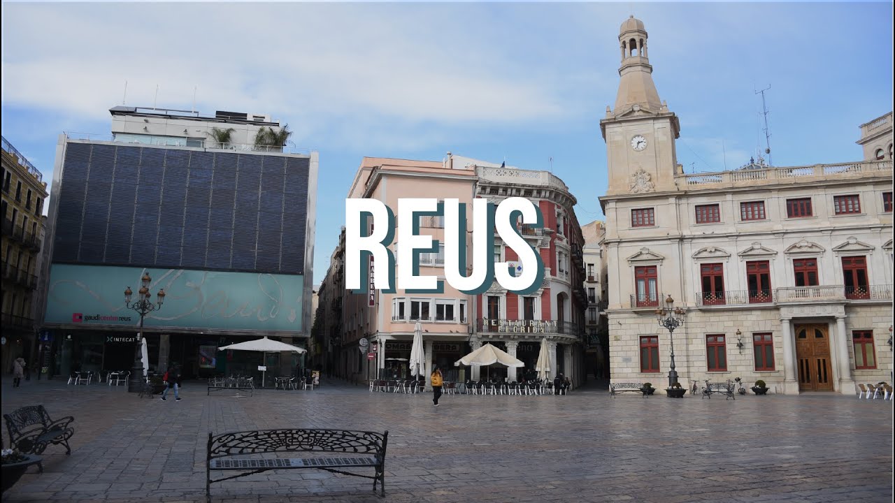 Paseando en un día por Reus, España.