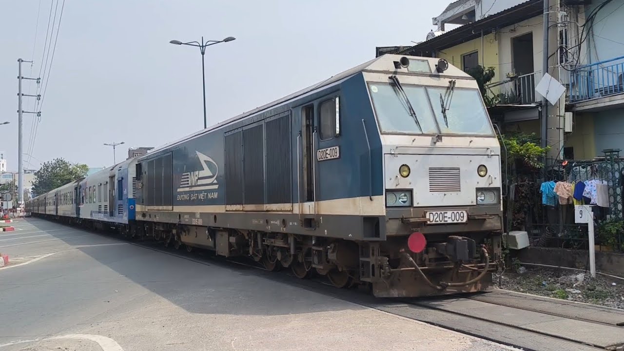 [2878 - TÀU TẾT 2026] D19E-954 kéo tàu SE22 kép D20E-009 về Đà Nẵng | 10:24 - 14.02.2026