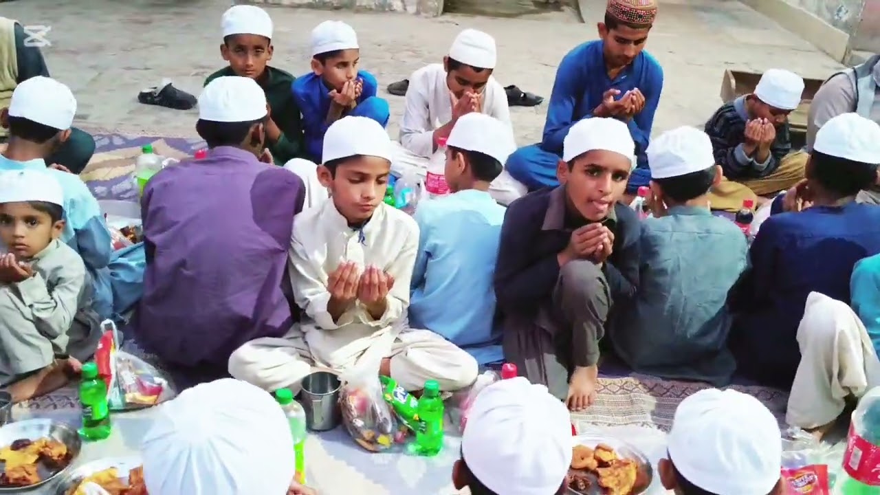 Aftar dua of 3rd roza of ramzan in Daykh Bhal Shelter Home Bahawalpur 