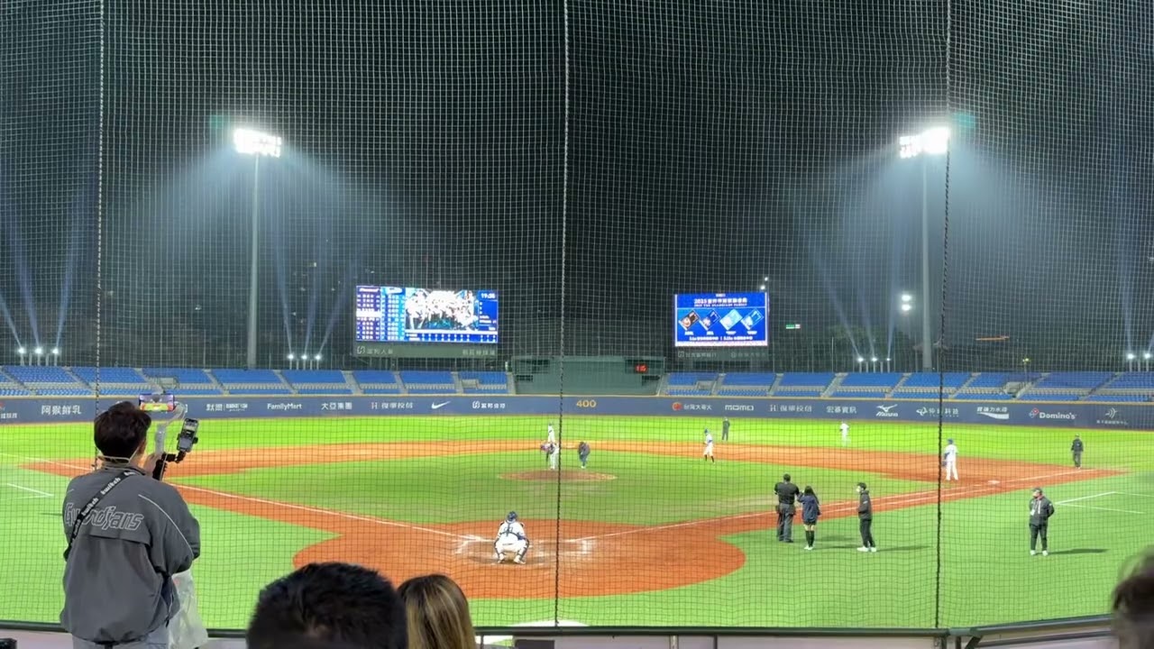 20250309 新 新莊球場 曾峻岳登板燈光秀