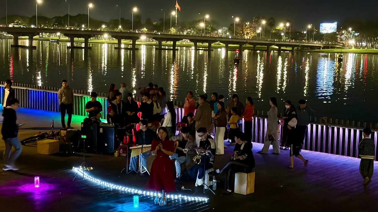 Huế về đêm - Khung cảnh lặng buồn