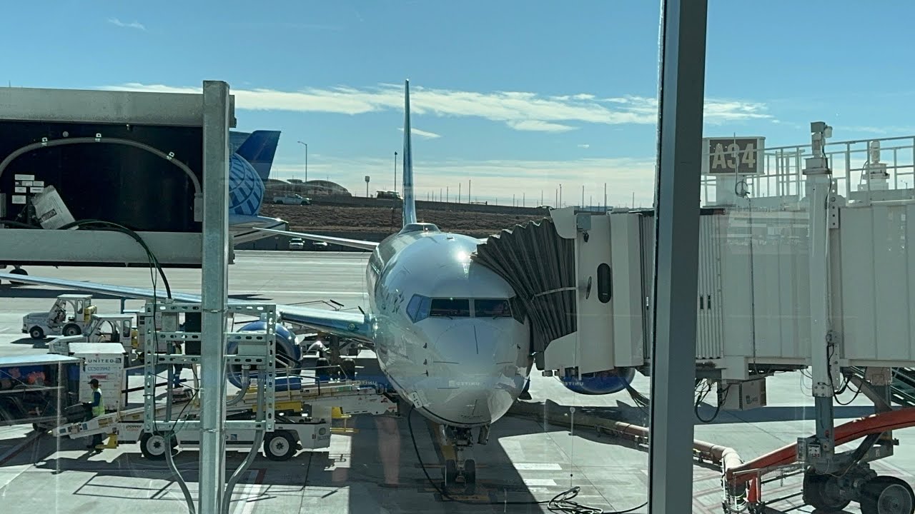 December 15, 2025: United Airlines Boeing 737-924er San Diego to Denver FULL Trip Report 