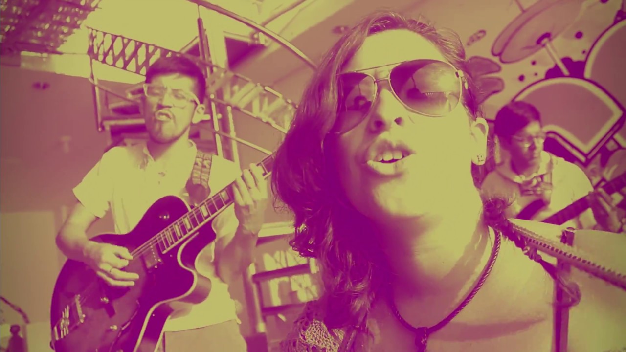 PÁJAROS JAGUARES - A LA HOGUERA
