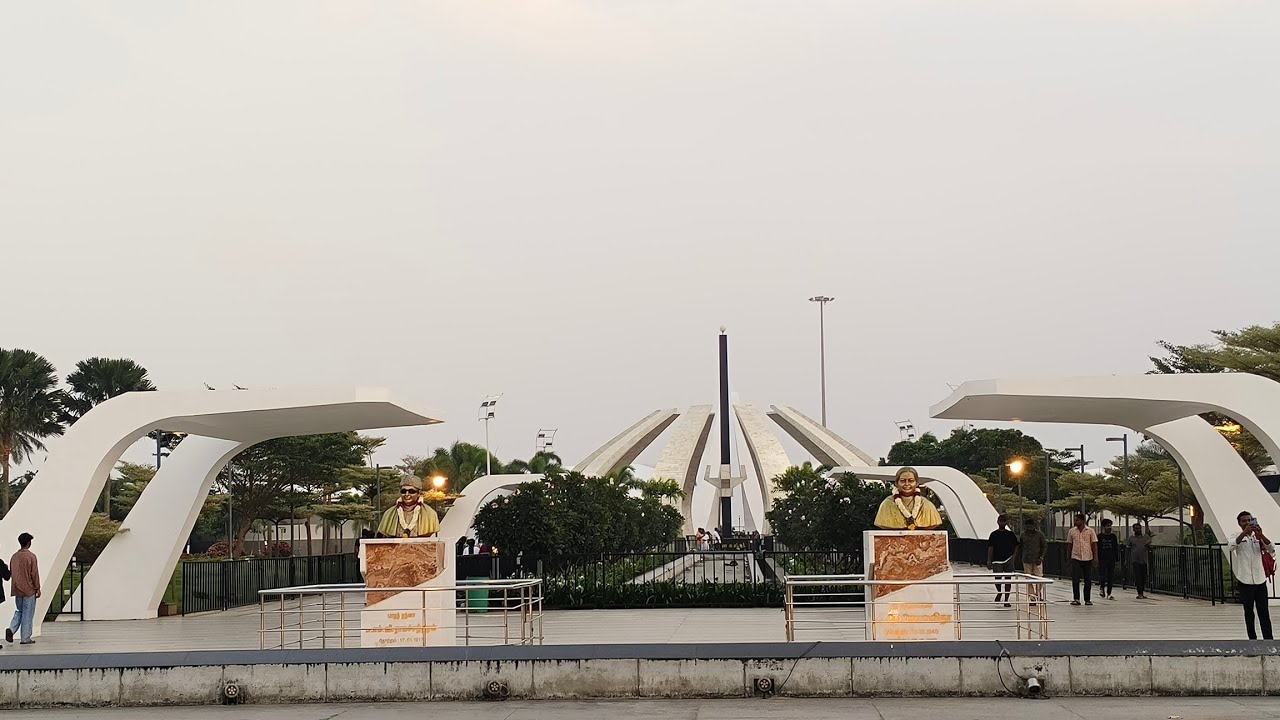 MGR & Jayalalithaa Memorial Chennai | Full Tour of Marina Beach Memorial | Tamil Nadu History