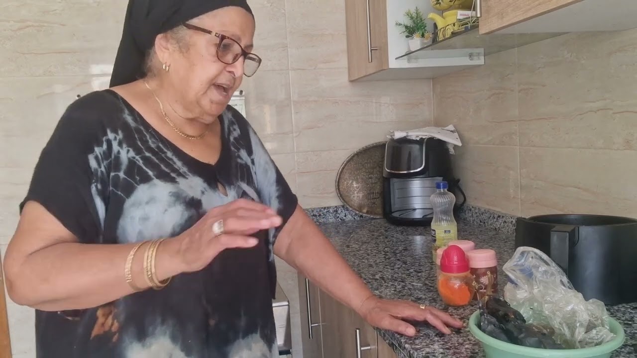 أنشارك معكم اكلة من اكلاتي المفضلة (لحم مخضر بمطيشة )كي هائل متشبعوش منو