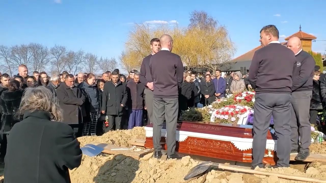 A Parno Graszt bőgősének temetése