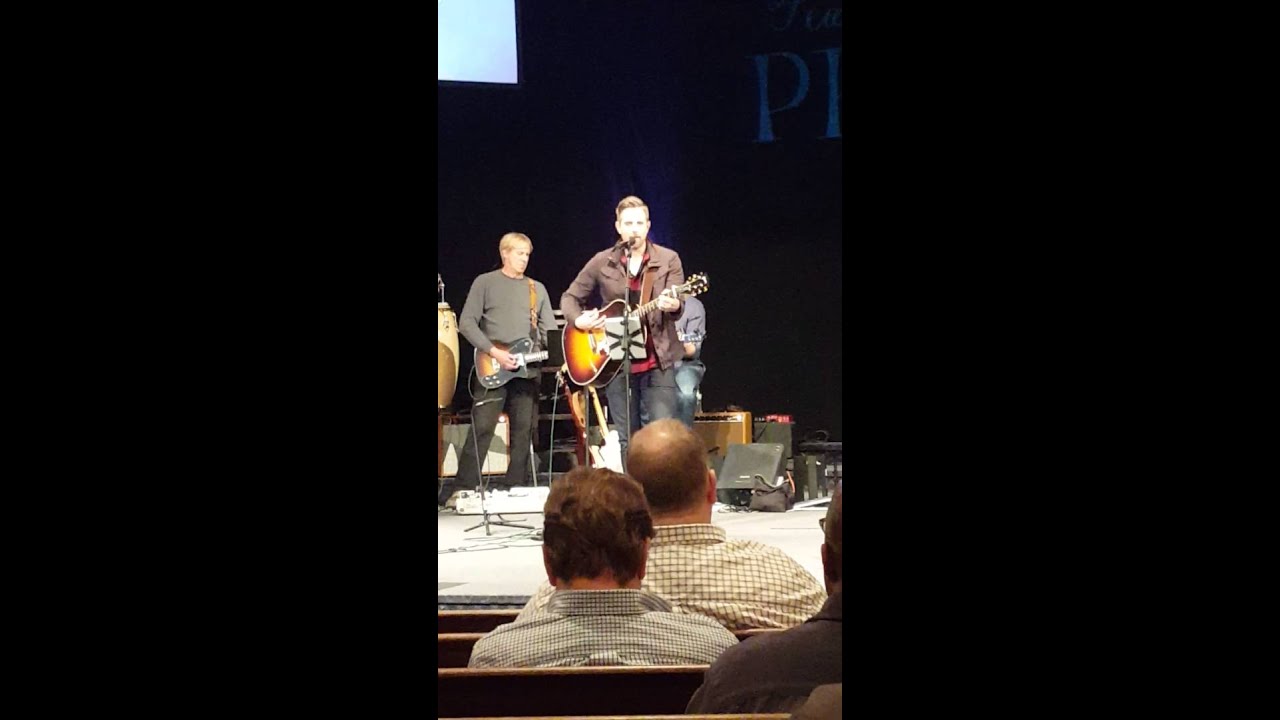 Matthew Hammit singing 