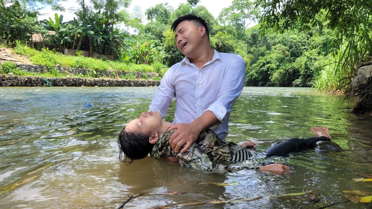Video: Single Mother Searches for Her Kidnapped Daughter - a Kind-Hearted Guy Saves Her from Despair