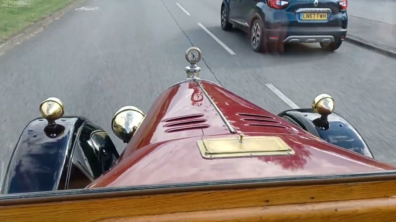 Bullnose Morris Cowley on the road
