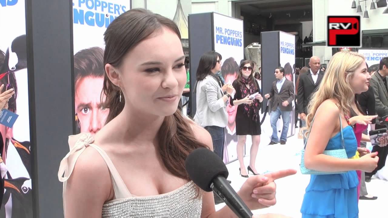 Madeline Carroll at the Mr Popper's Penguins Premiere