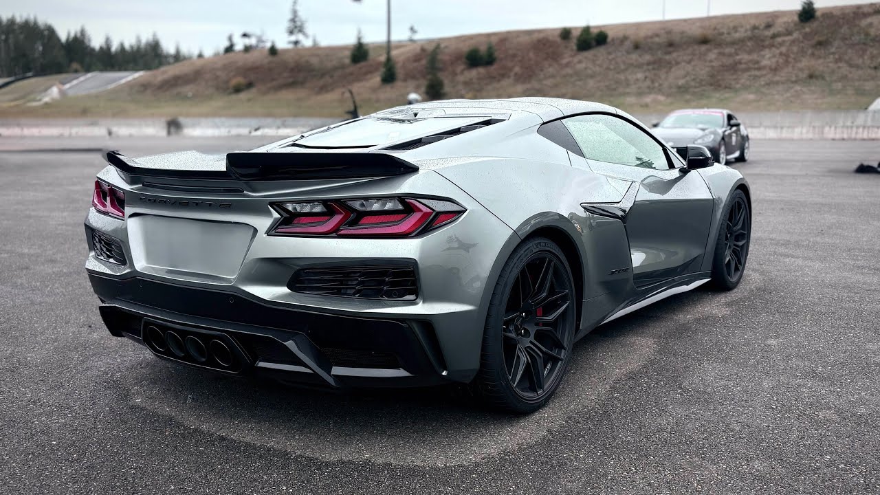 C8 ZO6 Corvette rainy lap [4K]