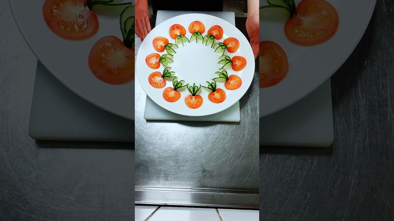 简单盘饰围边！#果蔬造型 #摆盘技巧 #冷菜制作分享 #蔬菜花样切法 #厨师日常