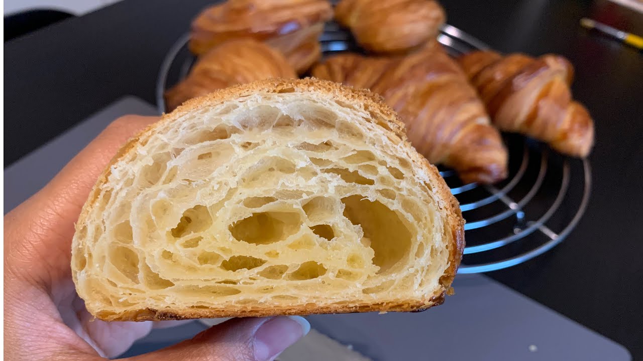How To Make Croissant au beurre🇫🇷 I طريقة عمل الكروسان الفرنسي للمبتدئين بالتفصيل